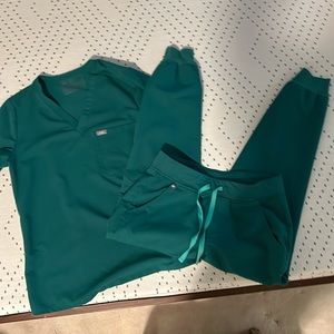 Figs Catarina top size S and Zamora joggers size S petite length